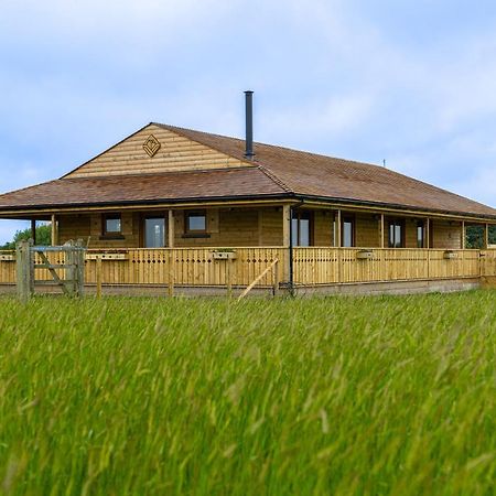 Luxury Log Cabin With A Hot Tub Stone  Экстерьер фото