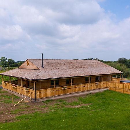 Luxury Log Cabin With A Hot Tub Stone  Экстерьер фото