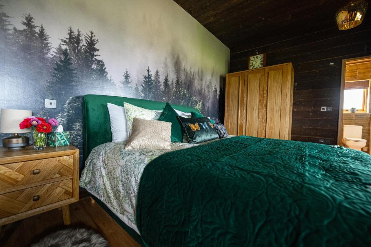 Luxury Log Cabin With A Hot Tub Stone  Экстерьер фото
