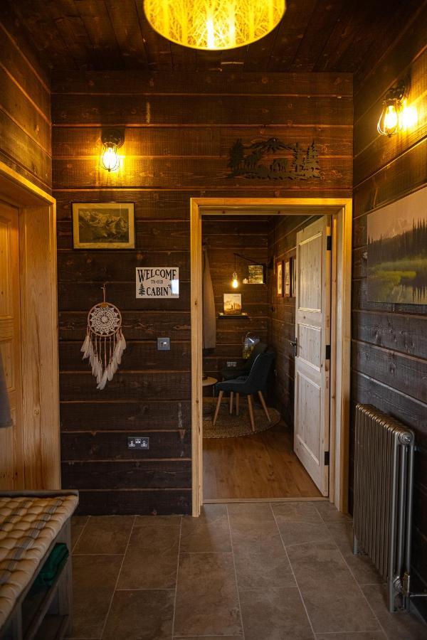 Luxury Log Cabin With A Hot Tub Stone  Экстерьер фото